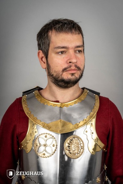 Gorjal Hussar con accesorio de Latón